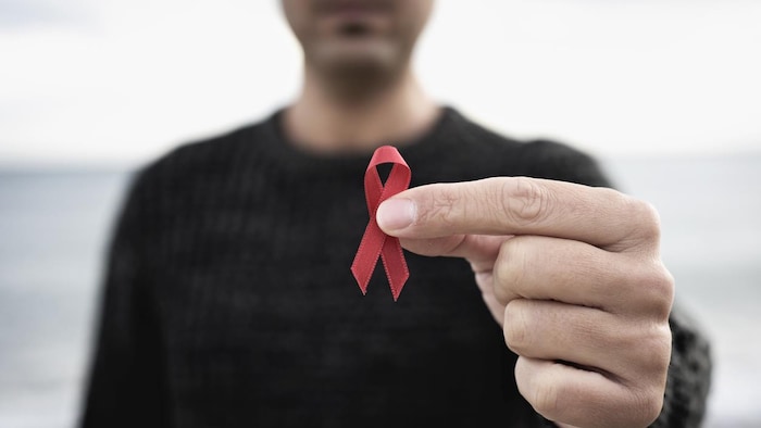 L'Agence de la santé publique du Canada fait état de 1833 nouveaux cas déclarés de VIH en 2022. Ce sont les hommes âgés de 30 à 39 ans qui sont les plus touchés.

PHOTO : ISTOCK